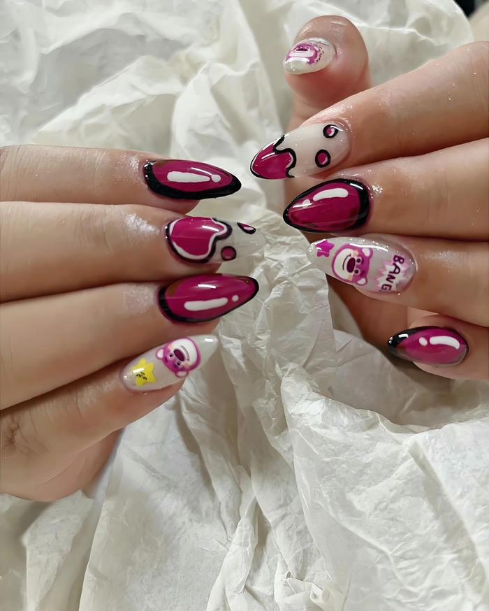 ảnh nail tay vẽ gấu dâu