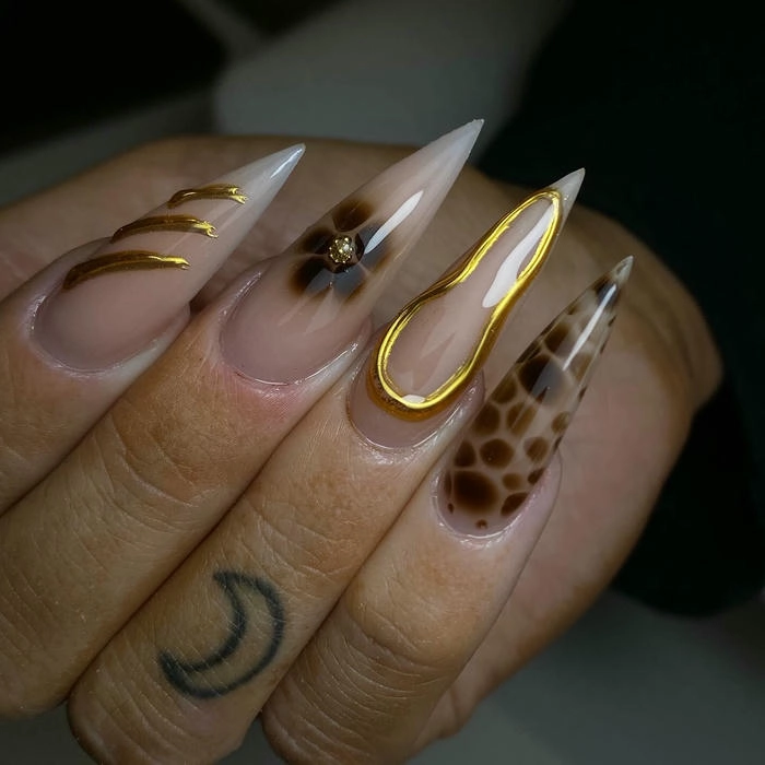 kiểu nail tay nhọn màu nâu