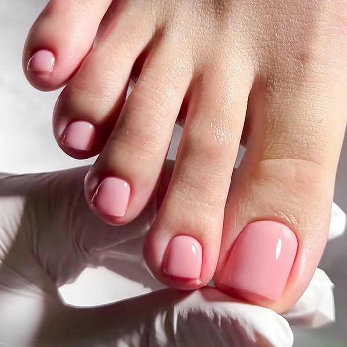 mẫu móng chân màu thạch hồng trơn đơn giản