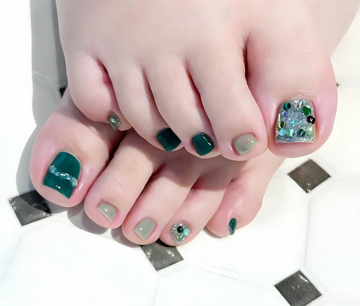 mẫu móng chân màu xanh lạ