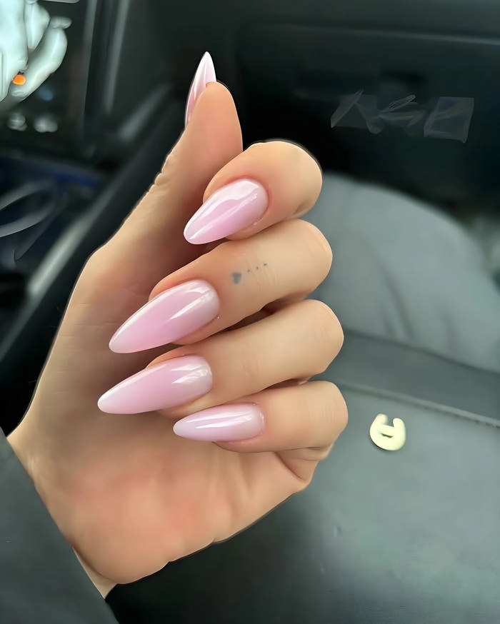 mẫu móng tay màu hồng dịu dàng