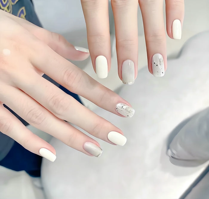 mẫu móng tay ngắn sơn màu trắng đơn giản