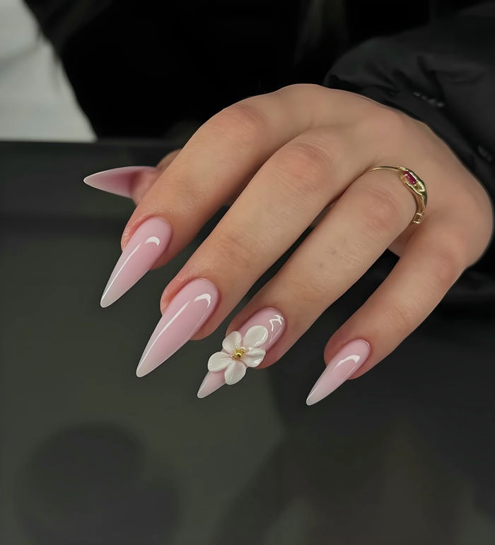 mẫu móng tay nhọn đơn giản