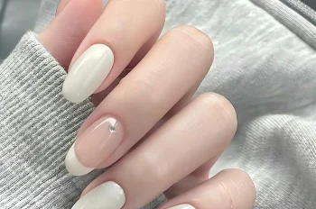 Gợi ý 170+ mẫu sơn móng tay màu trắng thanh lịch siêu xinh