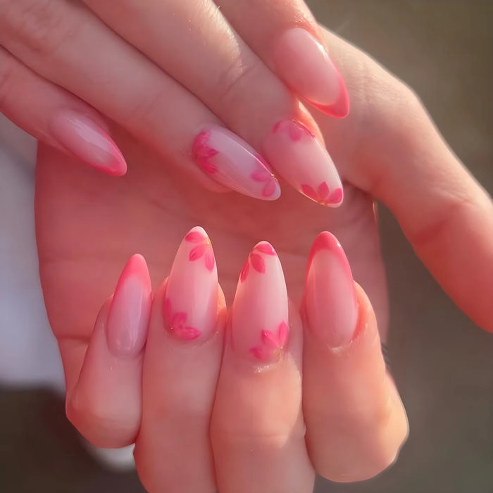mẫu móng tay vẽ hoa đơn giản màu hồng