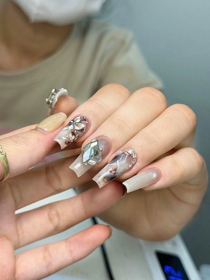 mẫu móng tay vuông đính đá đẹp