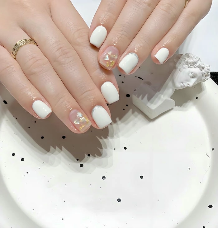 mẫu móng tay vuông ngắn sơn màu trắng