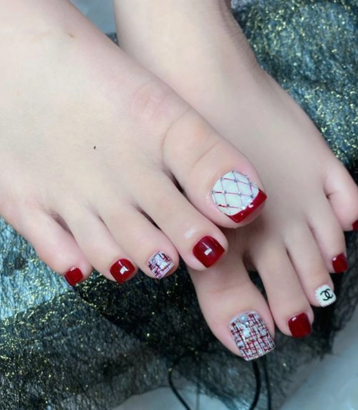 mẫu nail chân đỏ trắng đẹp nhất