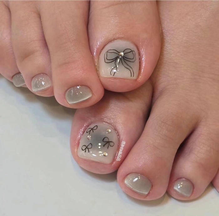 mẫu nail chân gắn nơ đẹp