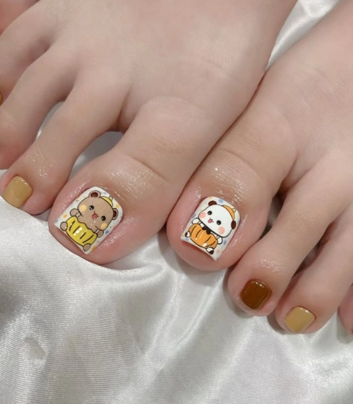 mẫu nail chân hình gấu siêu xinh