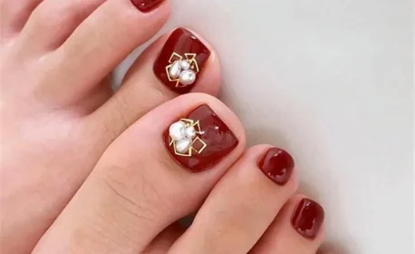 180+ mẫu nail chân đỏ đô cực cháy, sang chảnh khỏi bàn