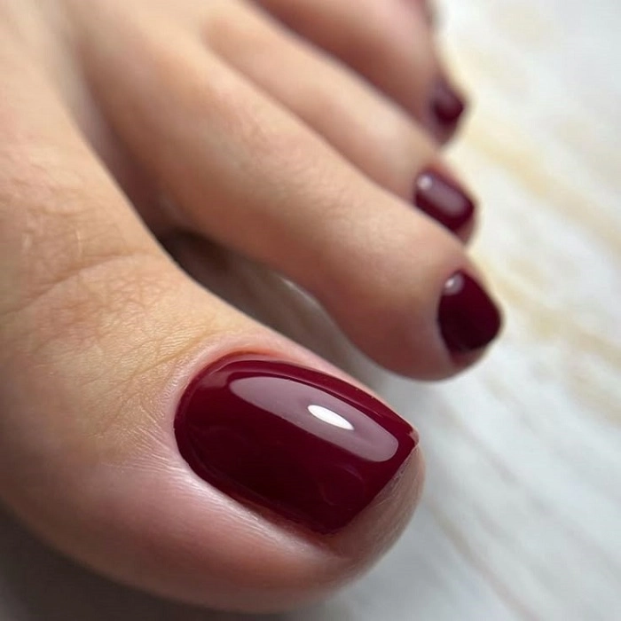 mẫu nail chân màu đỏ đô