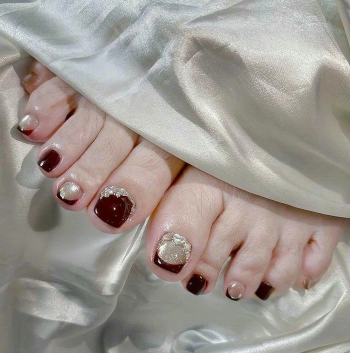 mẫu nail chân màu đỏ rượu đẹp