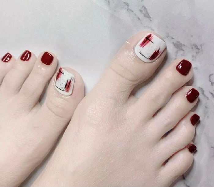 mẫu nail chân màu đỏ trắng đẹp