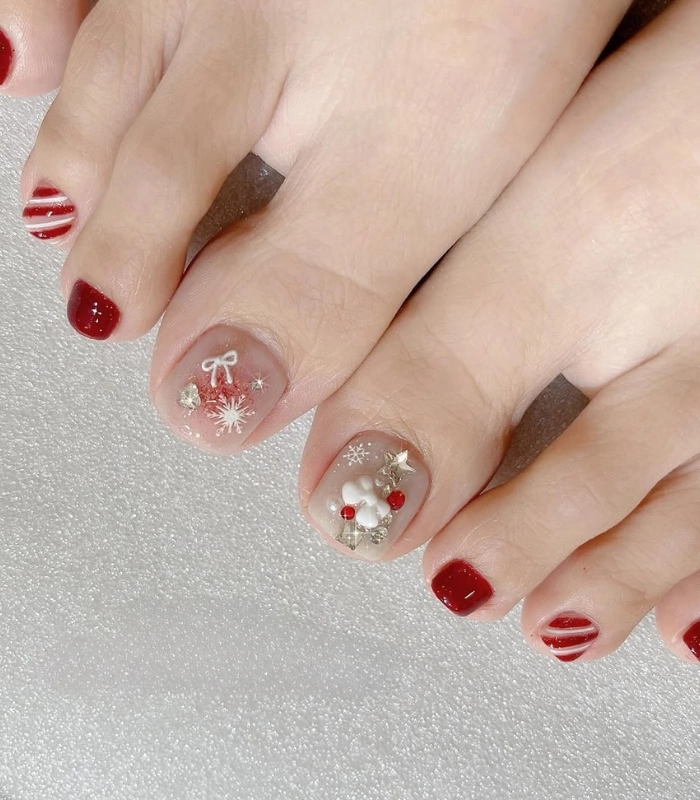 mẫu nail chân màu đỏ trắng tinh tế