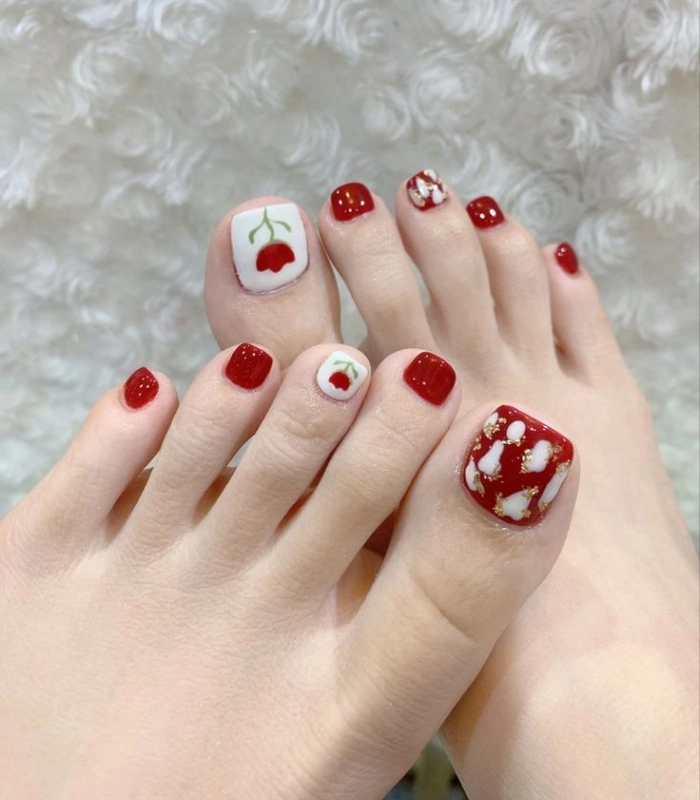 mẫu nail chân màu đỏ trắng tôn da