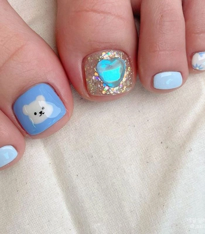 mẫu nail chân màu xanh dương nhạt nhẹ nhàng