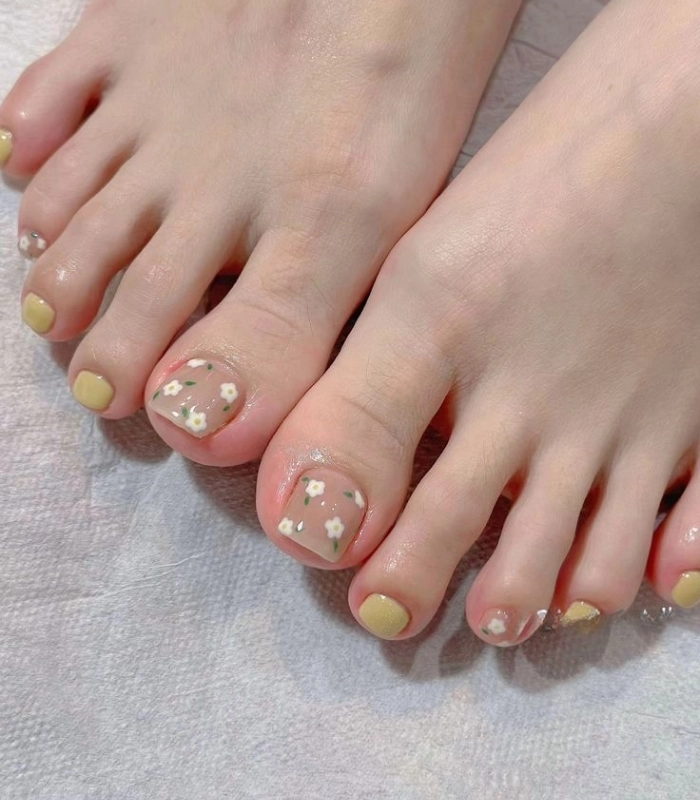 mẫu nail chân nhẹ nhàng cute