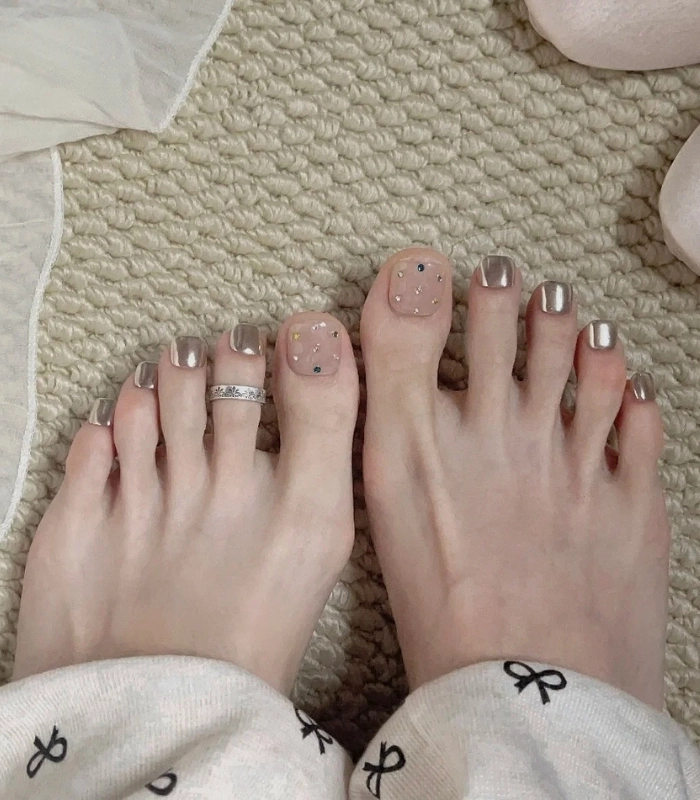 mẫu nail chân tráng gương nhẹ nhàng