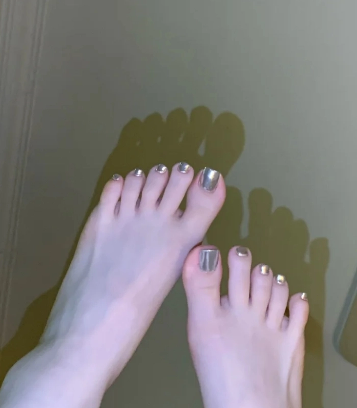 mẫu nail chân tráng gương tinh tế