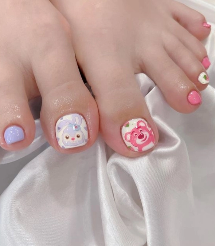 mẫu nail chân vẽ gấu sáng tạo