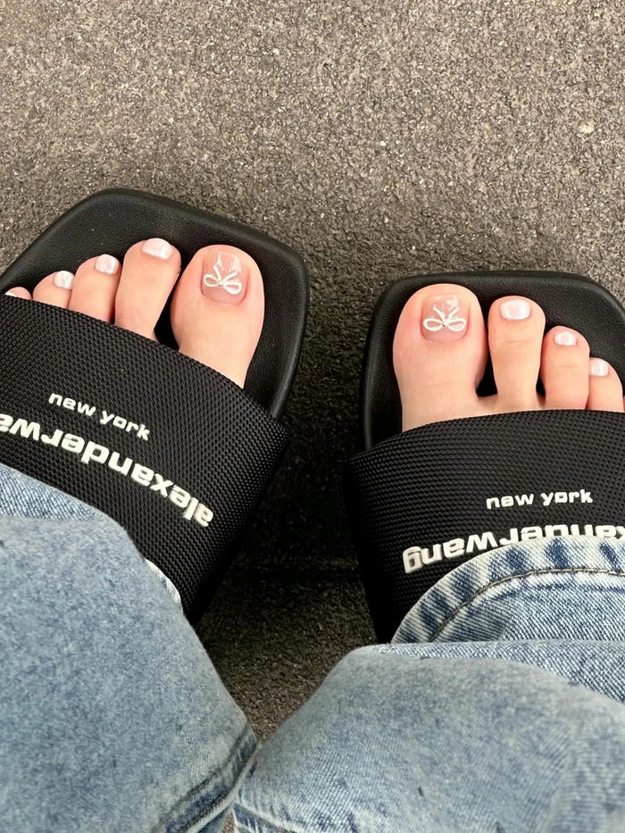 mẫu nail chân vẽ nơ