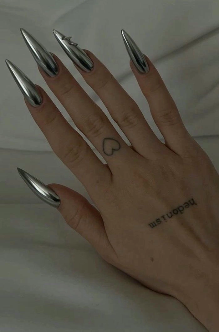 mẫu nail dài nhọn tráng gương đẹp