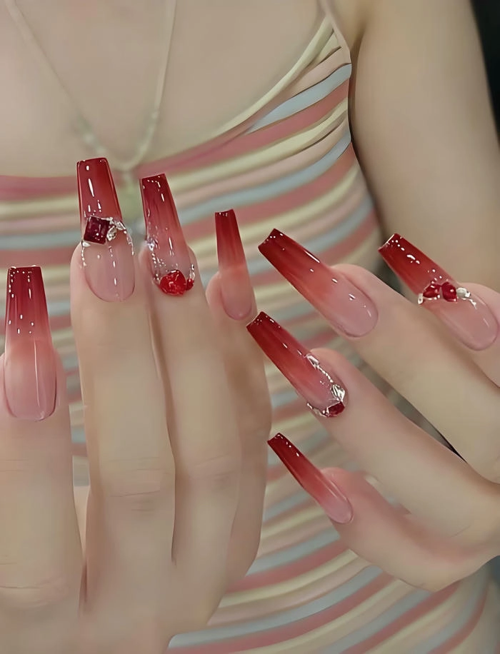 mẫu nail đẹp cho móng tay dài