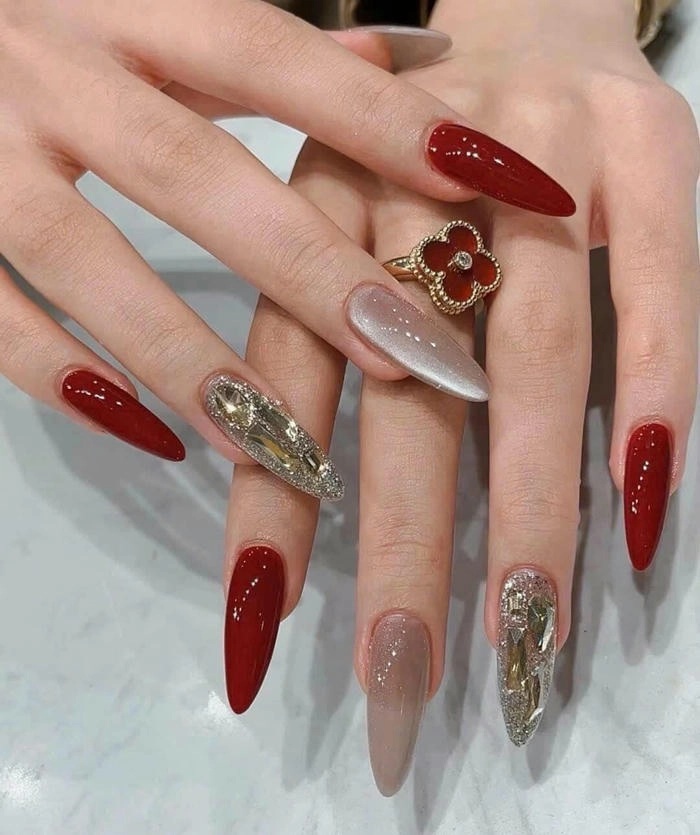 mẫu nail đẹp móng dài màu đỏ