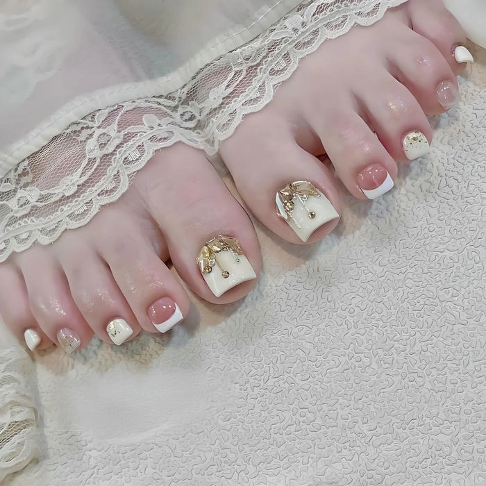 mẫu nail đính charm đơn giản mà đẹp
