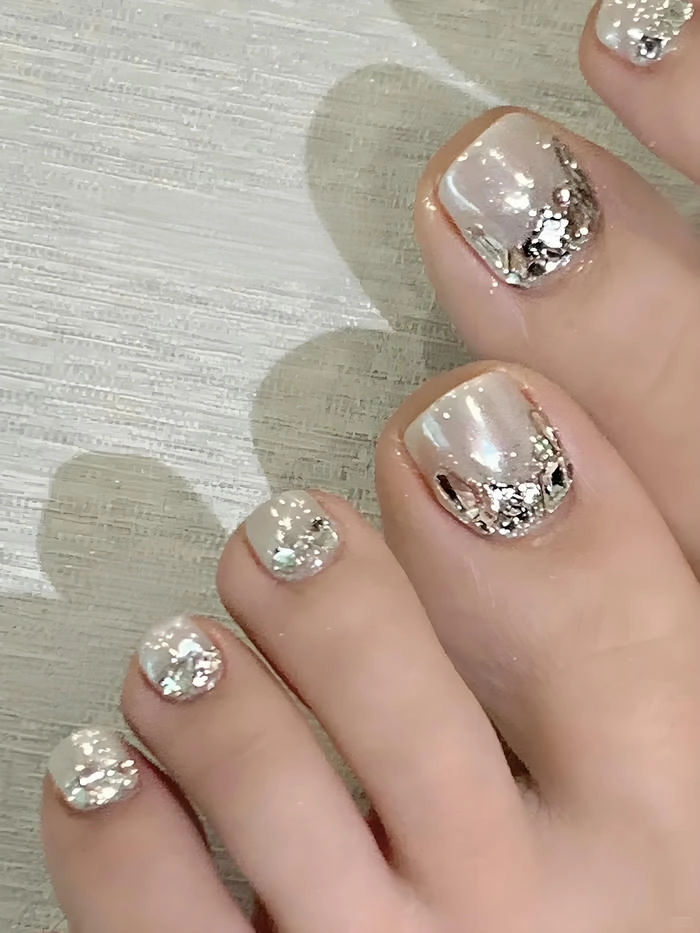 mẫu nail đính charm siêu sáng lấp lánh