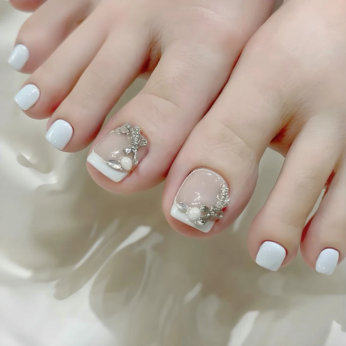 mẫu nail đính charm xinh