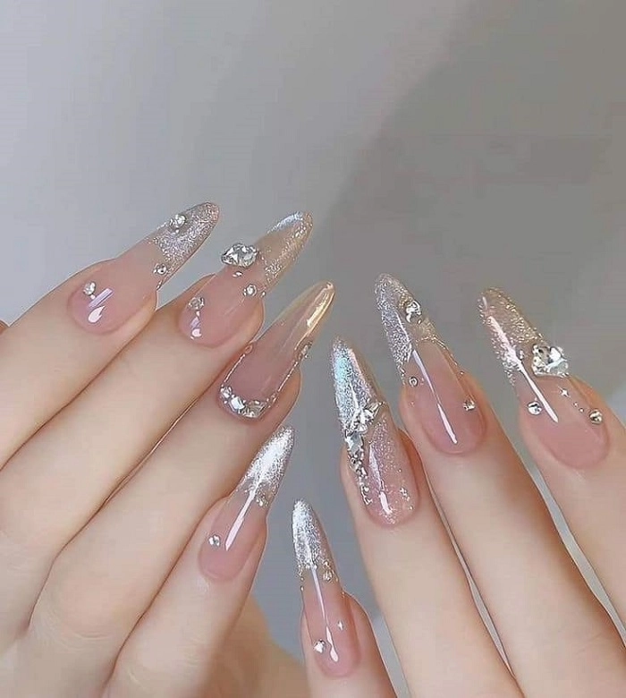 mẫu nail đính đá cho móng dài