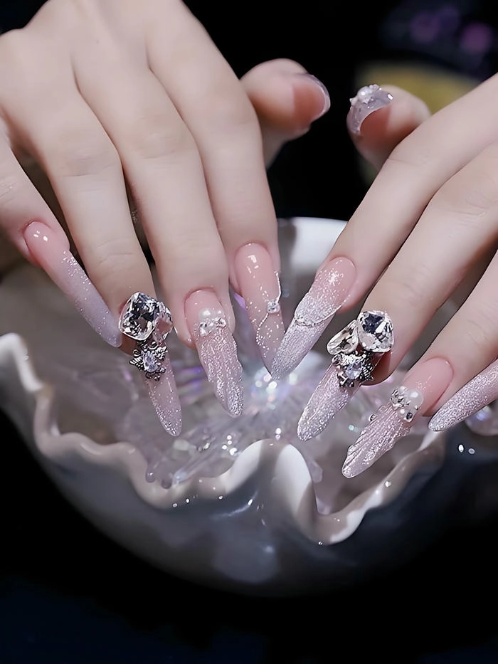 mẫu nail đính đá cho móng tay dài