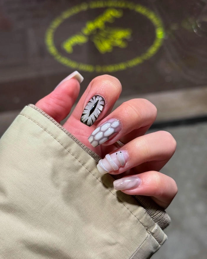 mẫu nail hình rắn đẹp