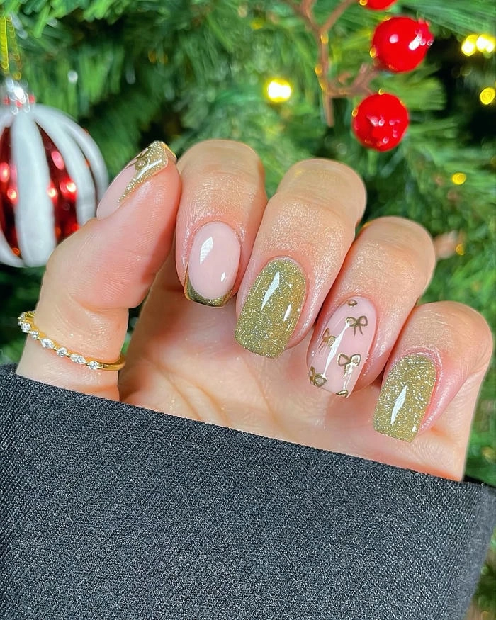 mẫu nail kim tuyến cute