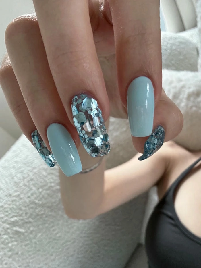 mẫu nail kim tuyến lấp lánh màu xanh