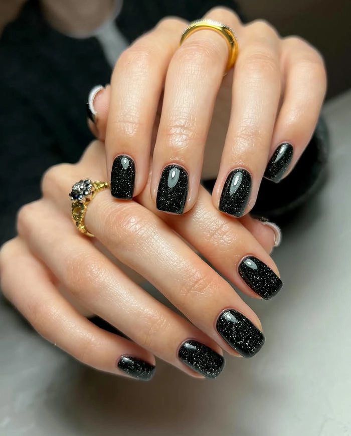 mẫu nail kim tuyến màu đen