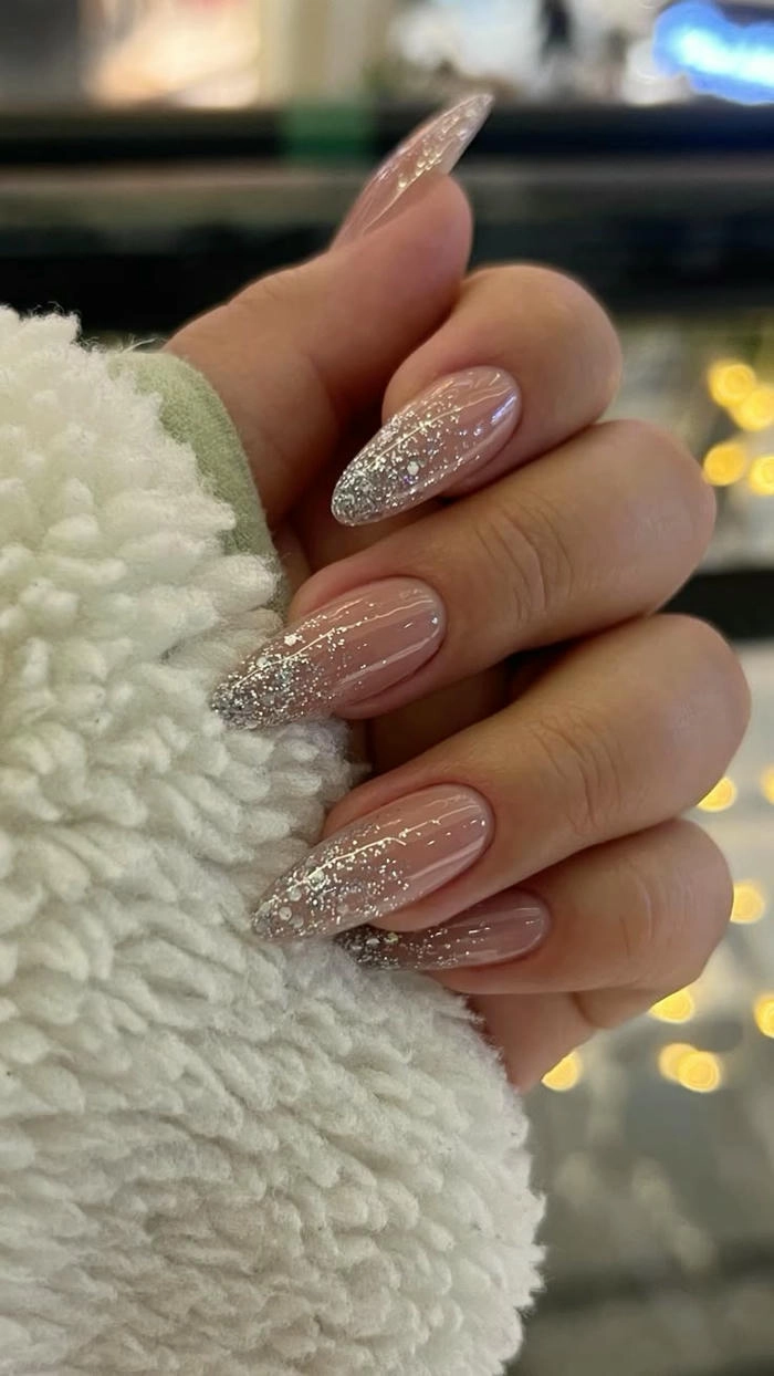 mẫu nail kim tuyến siêu đẹp