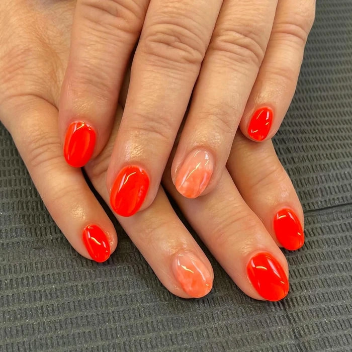 mẫu nail màu cam móng ngắn