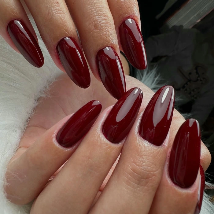 mẫu nail màu đỏ cherry trơn