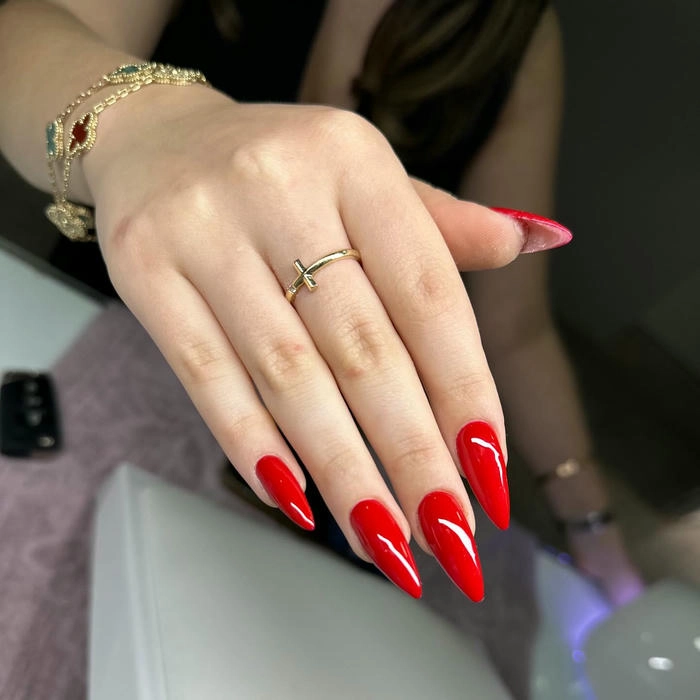 mẫu nail màu đỏ cherry