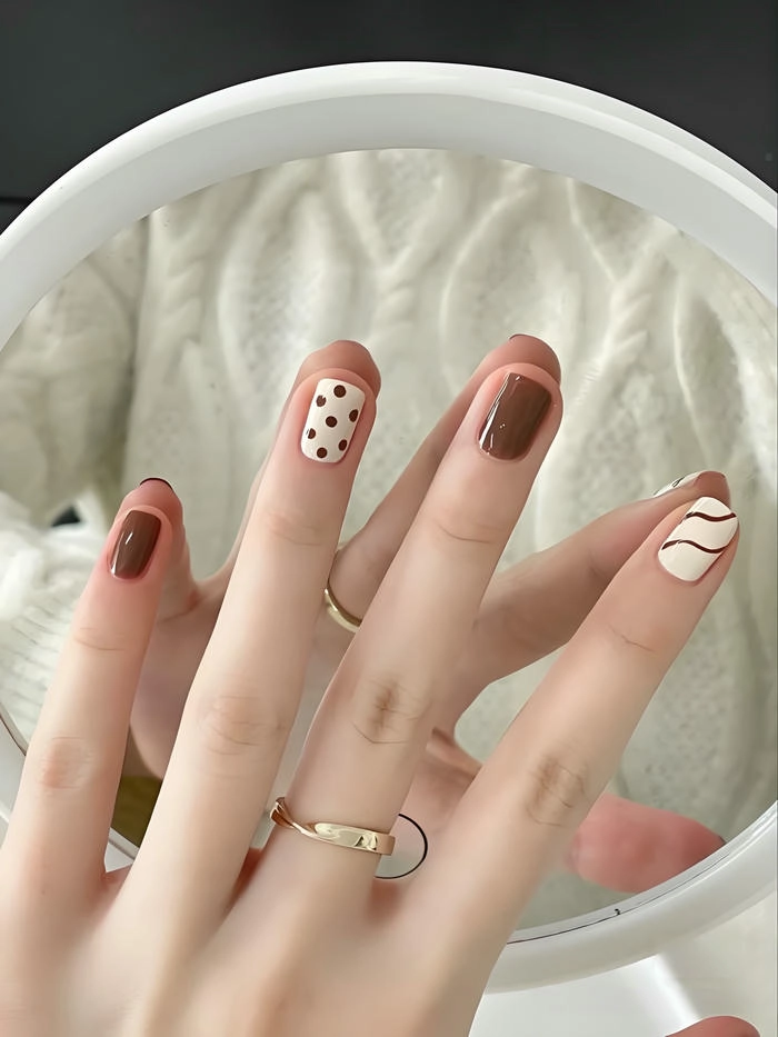 mẫu nail màu nâu cà phê cute
