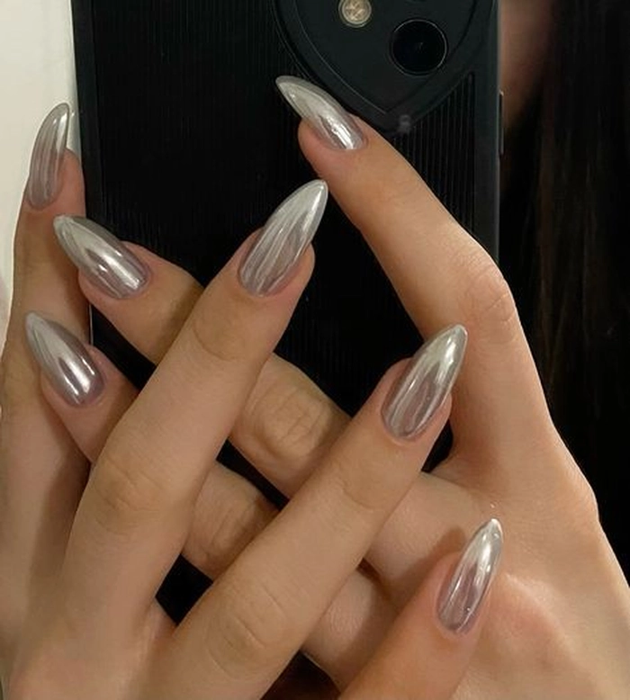 mẫu nail màu xám bạc