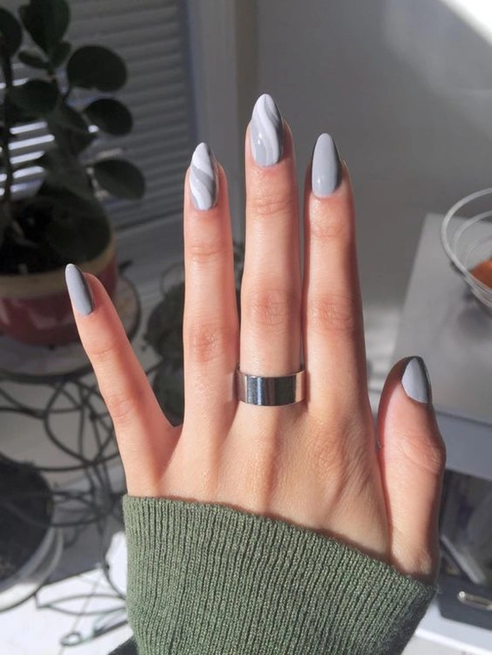 mẫu nail màu xám đơn giản