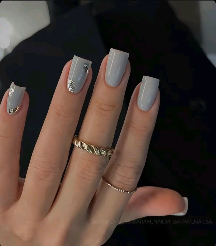 mẫu nail màu xám sáng da