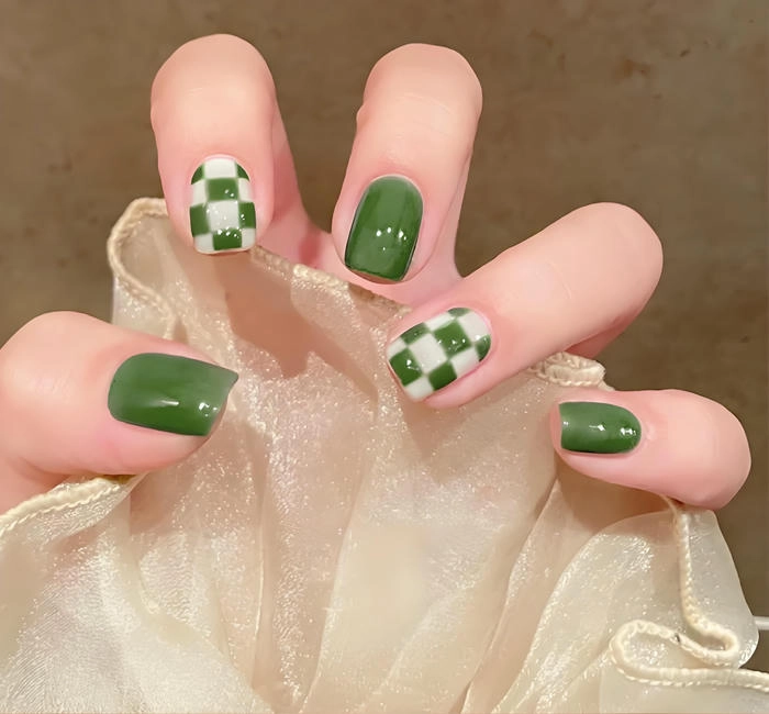 mẫu nail màu xanh lá cute