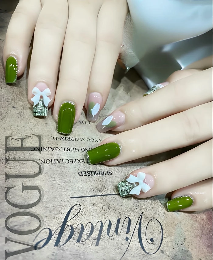 mẫu nail màu xanh lá gắn nơ