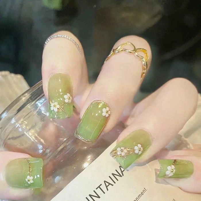 mẫu nail màu xanh lá móng vuông