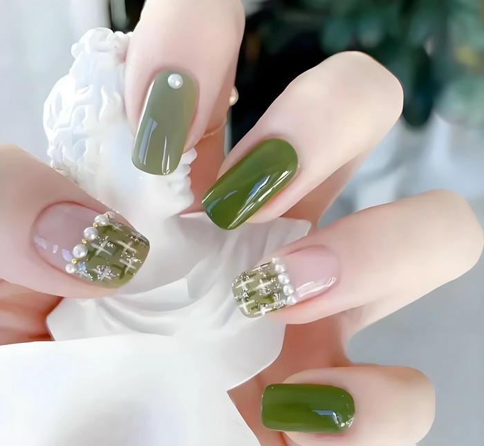 mẫu nail màu xanh lá nhẹ nhàng